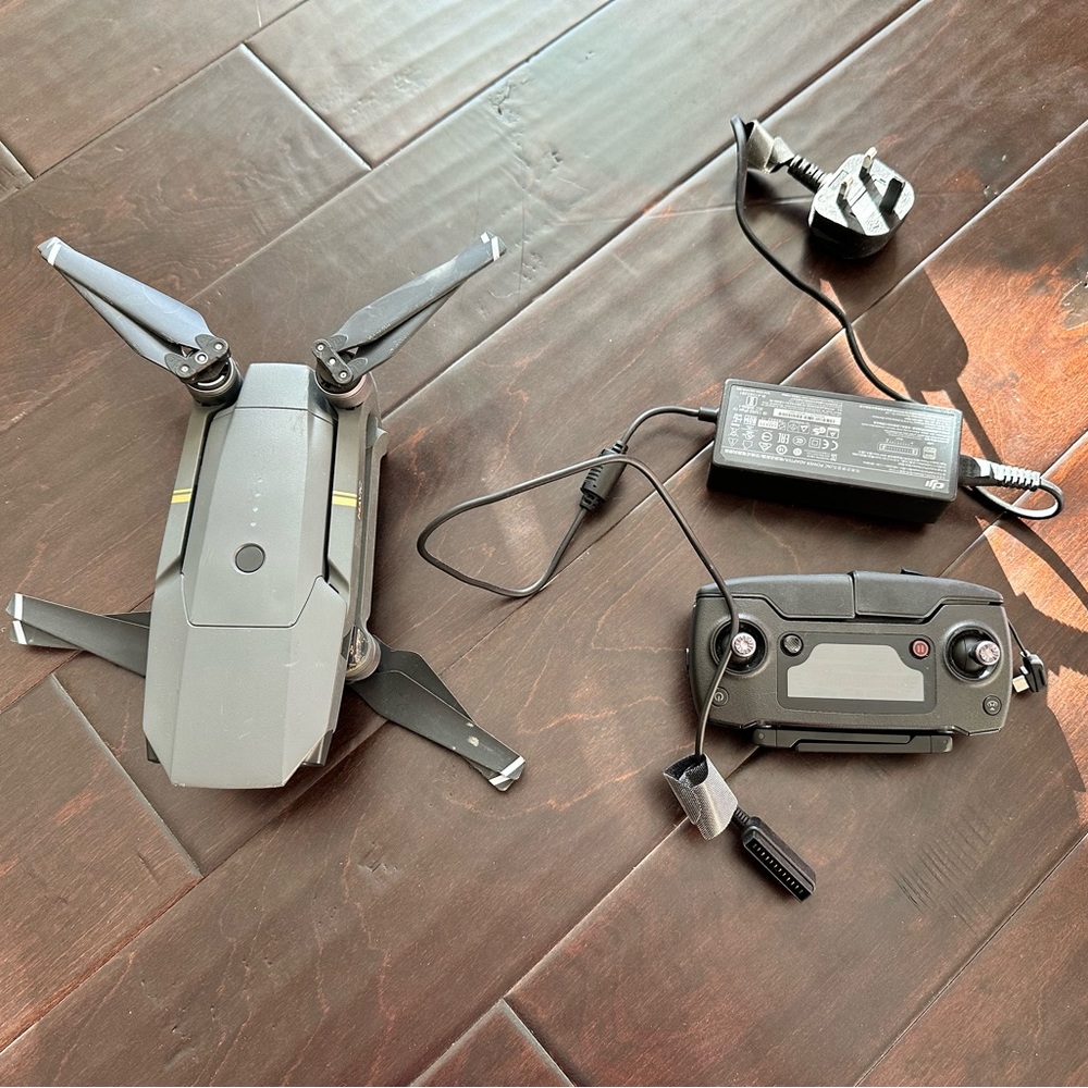 DJI Mavic Pro Quadcopter with Remote Controller and 1 battery